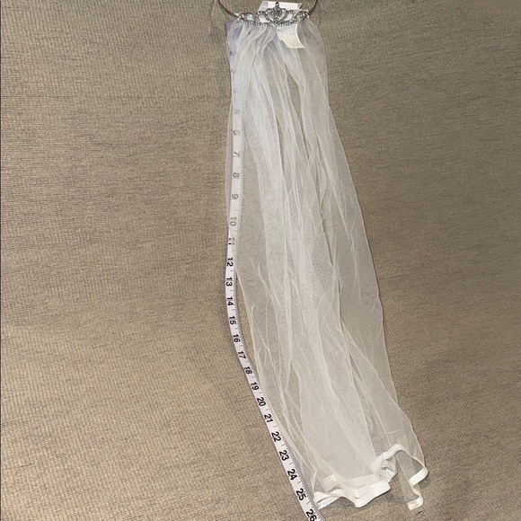 Claire’s Silver Tiara Headband with Faux Rhinestones Special Occasion White Veil - Picture 9 of 12